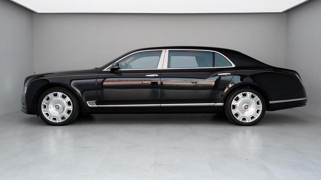 Bentley Mulsanne 2017 черный ()