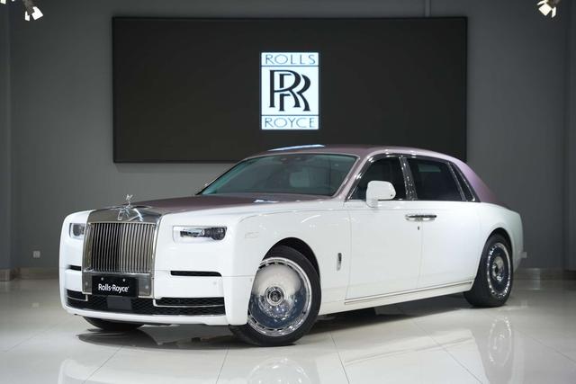 Rolls-Royce Phantom 2018 белый ()