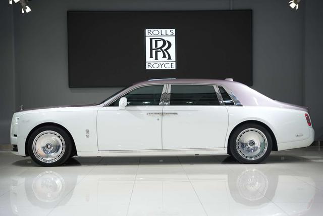 Rolls-Royce Phantom 2018 белый ()